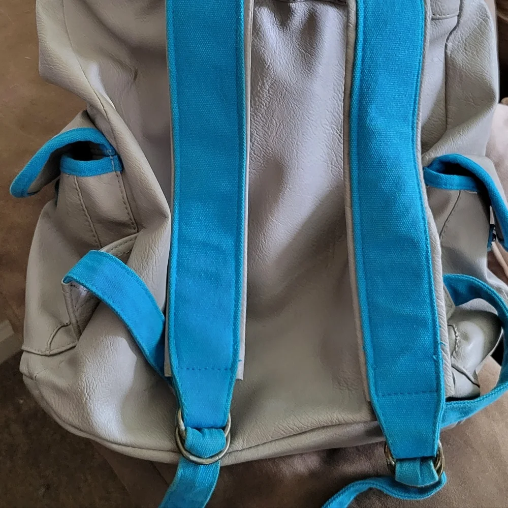 Backpack - Picture 2 of 4